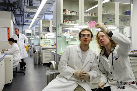 Studenten und Doktoranden forschen und lernen im Institut fŸr technische Mikrobiologie